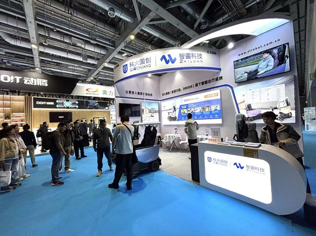 直击2026CMEF科大国创智能助行机器人爆火