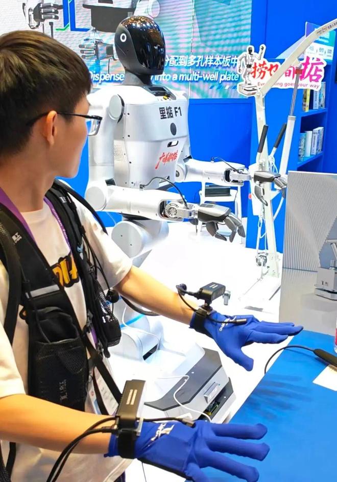 高新技术、单项冠军、小巨人齐聚！广州 “机器人天团” 闪耀广交会丨科技广州新观察