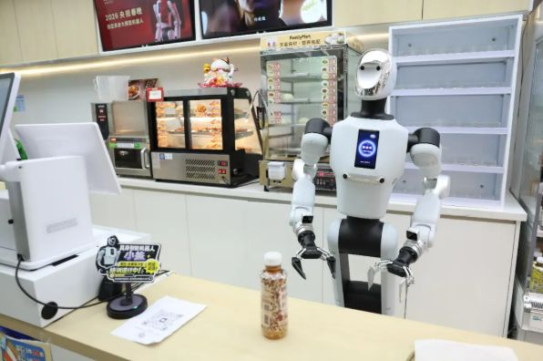 “春晚同款”机器人正式入职海淀这家便利店