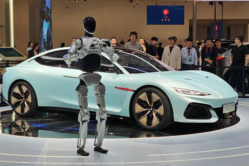 新玩家密集涌入造车的人开始扎堆“造人”